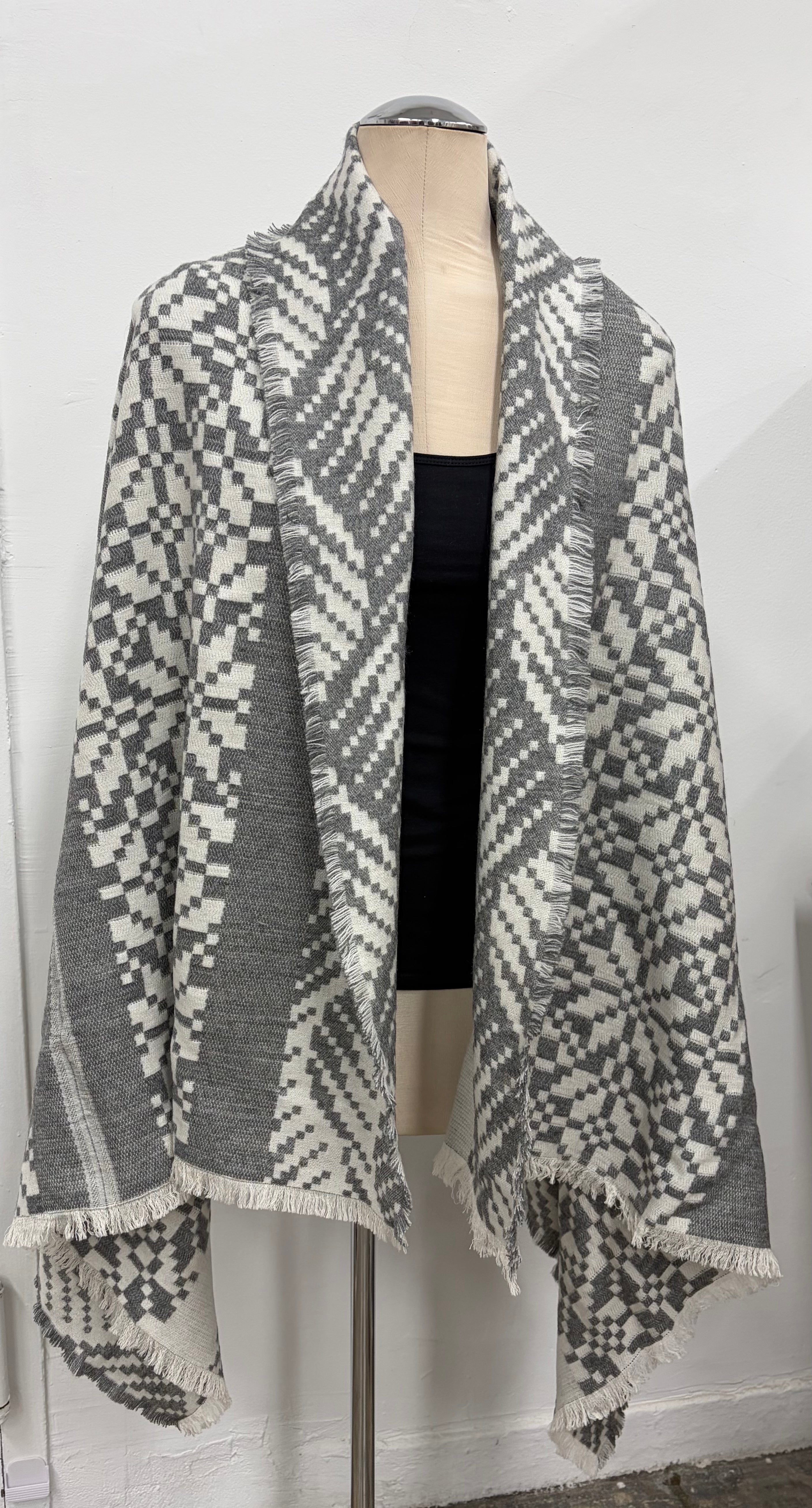 Wrap Oversized Jacquard Silver