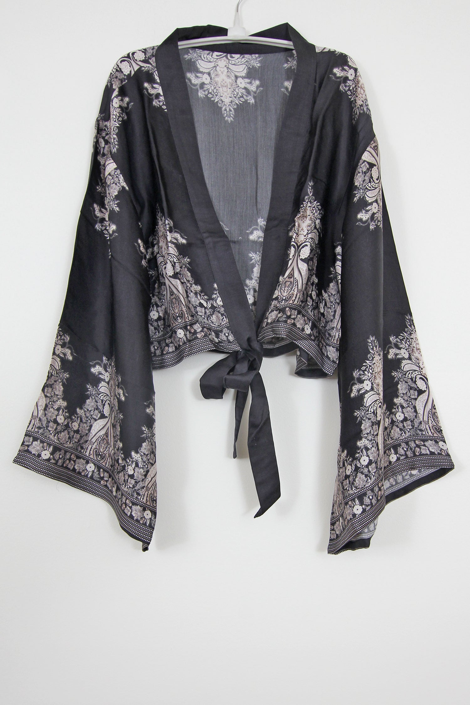 Shrug Paisley Border