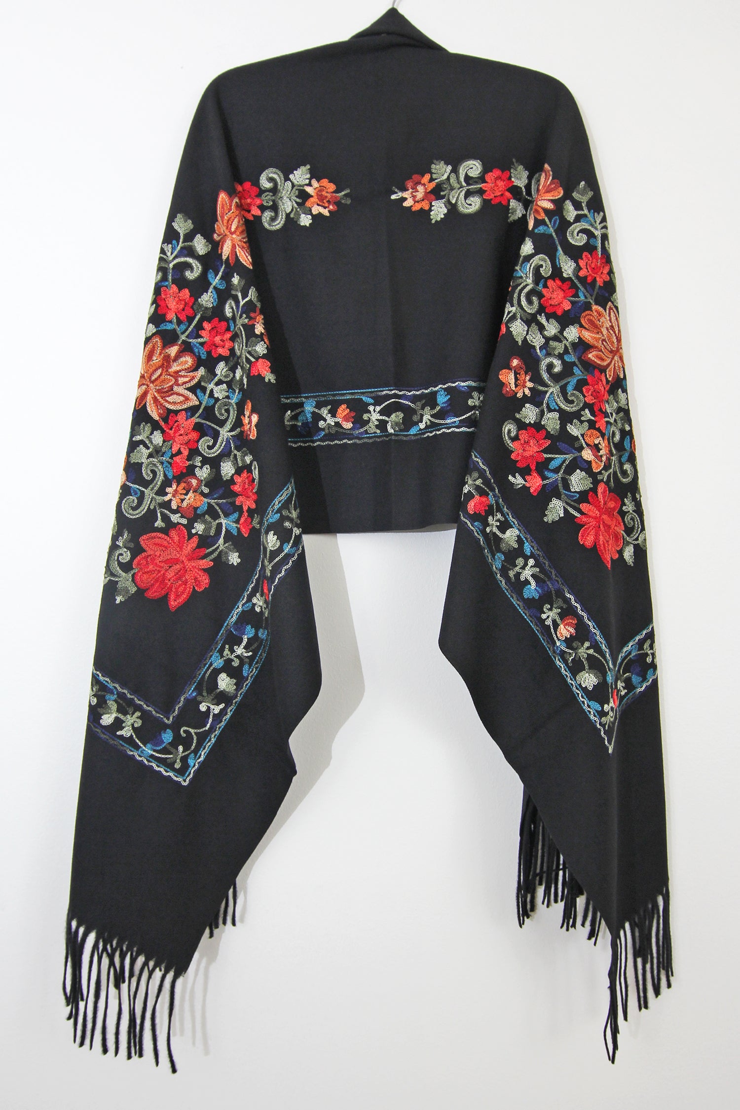 Wrap Cozy Embroidered Black